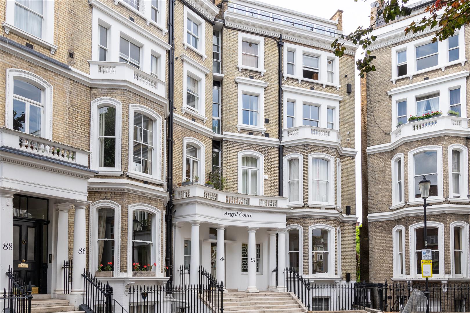 1 bed property in Argyll Court, Kensington